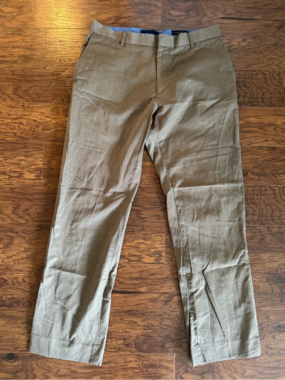 Banana Republic Men's Chinos in Olive Tan